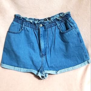 NWT New Boohoo Soft Stretchy Comfy Denim Shorts Sz 10